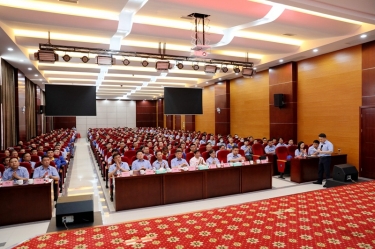 初心稳固 实干为先 | 优发国际纸业盛大召开2022年半年度总结表扬大会